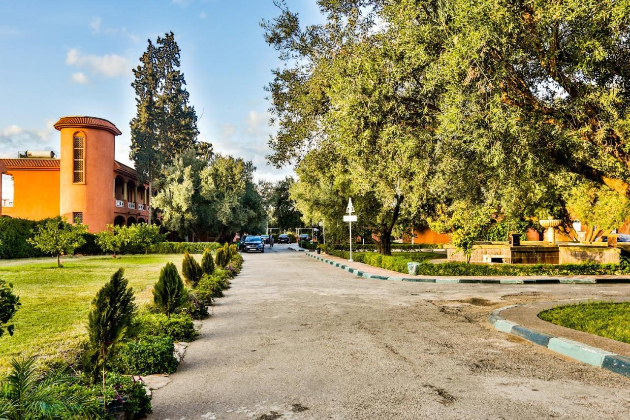Complexe El Bassatine Hotel Beni Mellal Kültér fotó
