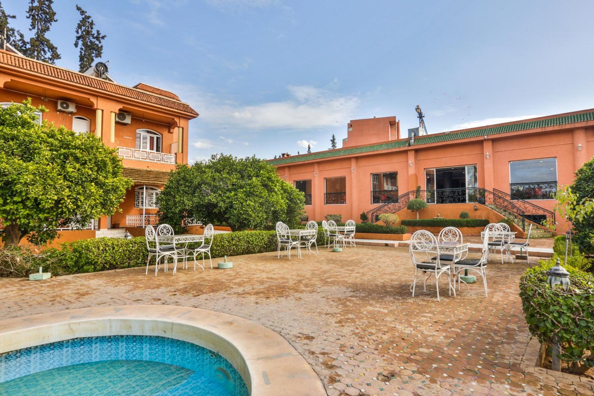 Complexe El Bassatine Hotel Beni Mellal Kültér fotó