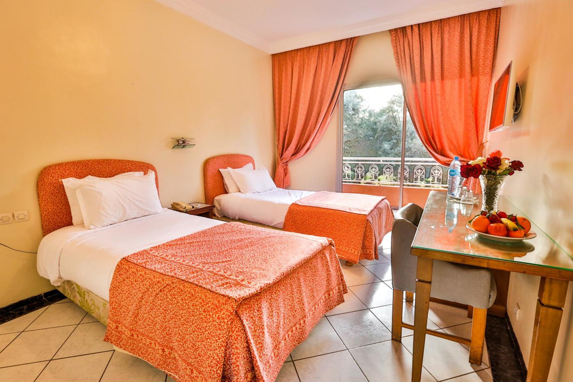 Complexe El Bassatine Hotel Beni Mellal Kültér fotó